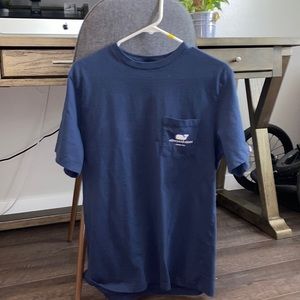 vineyard vines t-shirt